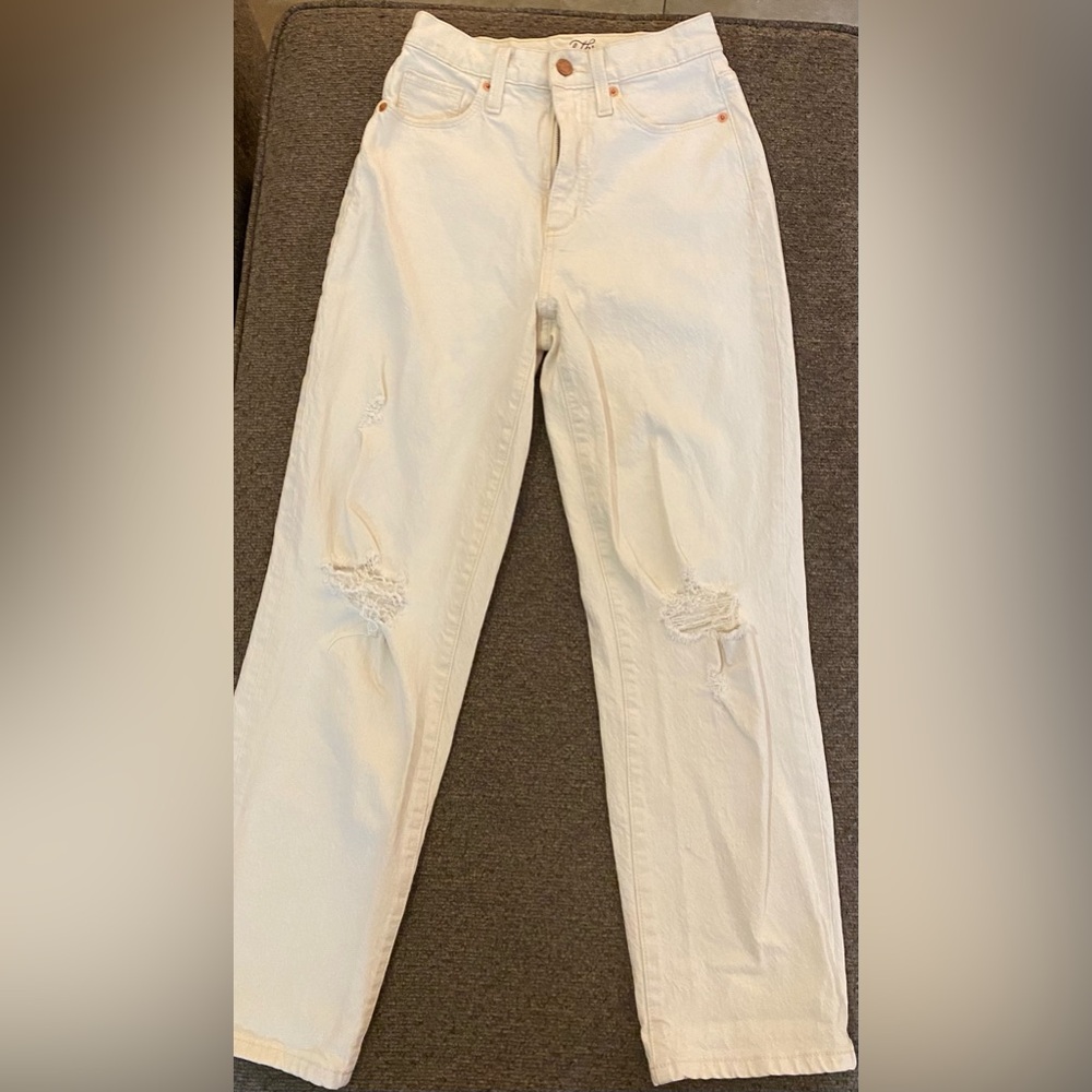 Women’s Universal Threads Brand White Jeans